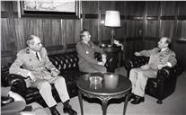 Visita de cumprimentos do general Fulvio Meozzi ao chefe do Estado Maior General das Forças Armadas (CEMGFA), general Soares Carneiro.