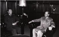 Visita de cumprimentos do adido da República Popular da China, coronel Kezheng, ao chefe do Estado Maior General das Forças Armadas (CEMGFA), general Mendes Dias.