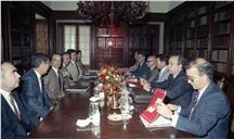 Reunião em São Julião da Barra entre o ministro da Defesa Nacional, Eurico de Melo, e a Delegação dos Serviços Políticos de Espanha.