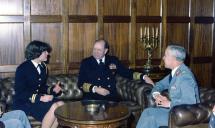 Visita do almirante William Crowe da Marinha americana e comandante em chefe das Forças Aliadas do Sul da Europa (CINCSOUTH), com receção pelo vice-chefe do Estado Maior General das Forças Armadas (VCEMGFA), general Altino de Magalhães.