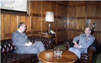 Visita de cumprimentos do Embaixador do Chile ao chefe do Estado Maior General das Forças Armadas (CEMGFA), general Soares Carneiro.