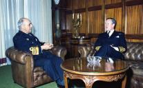 Visita do almirante William Stavelsy com receção pelo chefe do Estado Maior da Armada (CEMA), almirante Sousa Leitão, na qualidade de adjunto do CEMGFA (chefe do Estado Maior General das Forças Armadas).