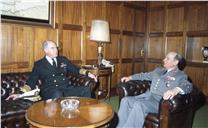 Visita de cumprimentos do comandante Supremo Aliado do Atlântico (SACLANT), almirante Kelso II, ao chefe do Estado Maior General das Forças Armadas (CEMGFA), general Soares Carneiro.