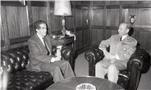 Visita de cumprimentos do presidente do Supremo Tribunal de Justiça ao chefe do Estado Maior General das Forças Armadas (CEMGFA), general Soares Carneiro.
