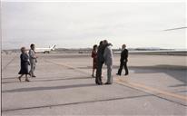 Chegada do general Santini ao aeroporto de Lisboa com receção pelo chefe de Estado Maior General das Forças Armadas (CEMGFA), general Melo Egídio.