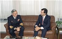 Visita de cumprimentos ao SEDN Eugénio Ramos do comandante operacional da Marinha espanhola e AFLOT, ALM Pedro Regalado Aznar.
