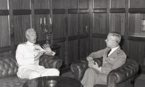 Visita do almirante Cameron Rusby, da Marinha britânica, comandante Supremo Aliado do Atlântico (NATO), pelo vice-chefe do Estado Maior General das Forças Armadas (VCEMGFA), general Altino de Magalhães.
