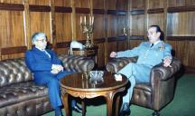 Cumprimentos do embaixador do Brasil, Castro Alves ao chefe do Estado Maior General das Forças Armadas (CEMGFA), general Melo Egídio.