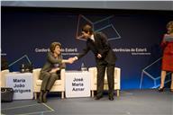 Fotografia - Maria João Rodrigues e José Maria Aznar no Painel 4: Valores, Identidades e Mercados: a Globalização é Governável? da Conferência do Estoril