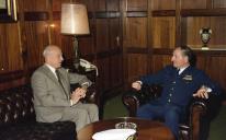 Cumprimentos do novo embaixador de França, Charles Victor Malô, ao chefe do Estado Maior General das Forças Armadas (CEMGFA), general Lemos Ferreira.