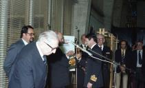 Distribuição de prémios no "Lisbon Sail" pelo chefe do Estado Maior General da Armada (CEMA), almirante Sousa Leitão.