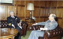 Visita de cumprimentos do comandante-em-chefe do Atlântico Ibérico (CINCINBERLANT) ao chefe do Estado Maior General das Forças Armadas (CEMGFA), general Soares Carneiro.