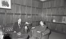 Visita do Secretário-Geral da NATO com receção pelo general Lemos Ferreira.