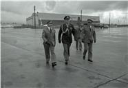 Chegada do chairman do Comité Militar da NATO, general Cornelis de Jager, ao aeroporto de Figo Maduro.