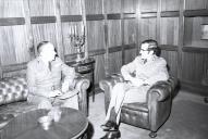 Cumprimentos dos Estados Maiores Peninsulares, da Comissão espanhola, ao presidente da República e chefe do Estado Maior General das Forças Armadas (CEMGFA), general Ramalho Eanes, e pelo VCEMGFA, general Altino de Magalhães.