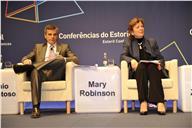 Fotografia - António Carrapatoso e Mary Robinson no Painel 2: Negócio Internacional & Desafios Locais da Conferência do Estoril