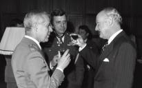 Condecoração do coronel Albert David Audette, da Força Aérea, pelo vice-chefe do Estado Maior General das Forças Armadas (VCEMGFA), general Altino de Magalhães.
