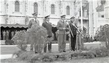 Cerimónias militares presididas pelo GEN CEMGFA Ramalho Eanes junto ao Mosteiro dos Jerónimos, em Belém.