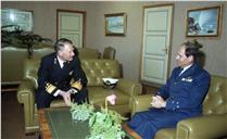 Visita de cumprimentos do almirante Jan D. W. Van Reness ao vice-chefe do Estado Maior General das Forças Armadas (VCEMGFA), general Mendes Dias.
