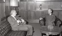 Visita de embaixador de Espanha, Ramon Fernandez de Soignie, ao chefe do Estado Maior General das Forças Armadas (CEMGFA), general Lemos Ferreira. 