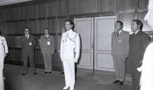 Condecoração do almirante Motta Oliveira, da Marinha brasileira, pelo vice-chefe do Estado Maior General das Forças Armadas (VCEMGFA), general Altino de Magalhães.  