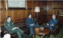 Visita do general Philip C. Gast ao chefe do Estado Maior General das Forças Armadas (CEMGFA), general Lemos Ferreira. (Reportagem SCEP).