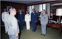 Condecoração general Galvão de Figueiredo, coronel Simeão, tenente-coronel Fernandes e Dr. Patrício Costa da Comissão Mista Luso-Alemã (CMLA) pelo chefe do Estado Maior General das Forças Armadas (CEMGFA), general Soares Carneiro.