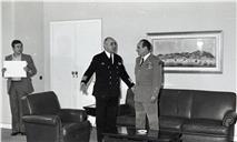 Visita do chefe do Estado Maior General das Forças Armadas (CEMGFA), general Melo Egídio, ao Estado Maior da Armada (EMA) com receção pelo (CEMA), almirante Sousa Leitão 