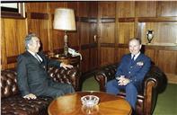 Cumprimentos do embaixador do Japão ao chefe do Estado Maior General das Forças Armadas (CEMGFA), general Lemos Ferreira.