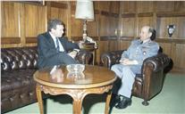 Visita de cortesia do embaixador de África do Sul, Sr. Swanepoel, ao chefe do Estado Maior General das Forças Armadas (CEMGFA), general Soares Carneiro.