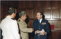Visita do adido militar do México, general Pascual Fuentes Gallegos, ao chefe do Estado Maior General das Forças Armadas (CEMGFA), general Lemos Ferreira.
