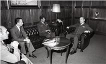 Visita dos auditores do Curso de Defesa Nacional 87 ao chefe do Estado Maior General das Forças Armadas (CEMGFA), general Lemos Ferreira, seguido de briefing.