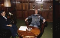 Visita de cumprimentos do embaixador do Iraque, Abdo Ali Andan Ali-Dairi, ao chefe do Estado Maior General das Forças Armadas (CEMGFA), general Soares Carneiro.