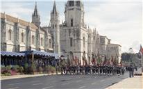 Comemoração do 25 de abril com desfile de tropas junto ao Mosteiro dos Jerónimos. 