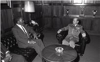 Visita de cumprimentos do ministro de Defesa de São Tomé e Príncipe ao chefe do Estado Maior General das Forças Armadas (CEMGFA), general Soares Carneiro.