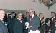 Jantar de receção ao general James R. Allen, vice comandante-em-chefe do Comando Europeu (DCINCEUR) com o vice-chefe do Estado Maior General das Forças Armadas (VCEMGFA), general Altino de Magalhães, em traje civil, no forte de Giribita.