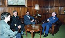 Visita de cortesia do embaixador de URSS, Petravich Kassatkin, ao chefe do Estado Maior General das Forças Armadas (CEMGFA), general Lemos Ferreira.