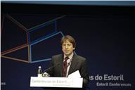 Fotografia - David Held na Sessão de Abertura da Conferência do Estoril