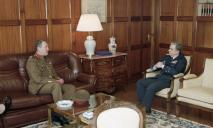 Receção do general Cristopher Drewry, KCB CBE, no Exército do Reino Unido (UK Army) pelo chefe do Estado Maior General das Forças Armadas (CEMGFA), general Alvarenga de Sousa Santos.