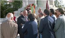 Cerimónia comemorativa do 5 de Outubro junto à estátua de António José de Almeida, em Lisboa.