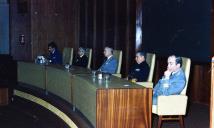 Sessão em auditório com a presença do presidente da República e chefe do Estado Maior General das Forças Armadas (CEMGFA), general Ramalho Eanes e do general Altino de Magalhães.