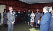 Condecoração de um civil pelo chefe do Estado Maior General das Forças Armadas (CEMGFA), general Lemos Ferreira. 