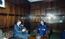 Visita do secretário de Defesa britânico ao general Lemos Ferreira.