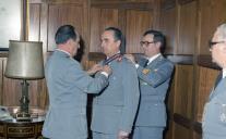 Condecoração de vários oficiais pelo chefe do Estado Maior General das Forças Armadas (CEMGFA), general Melo Egídio.