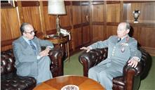 Visita de cumprimentos do provedor da justiça, Mário Raposo, ao chefe do Estado Maior General das Forças Armadas (CEMGFA), general Soares Carneiro.