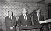 Chegada a Lisboa do ministro da Defesa Nacional, Eurico de Melo, e do chefe do Estado Maior General das Forças Armadas (CEMGFA), general Lemos Ferreira, vindos da reunião NATO nos EUA.