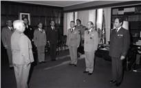 Condecoração do general António Cerqueira Rocha pelo chefe do Estado Maior General das Forças Armadas (CEMGFA), general Soares Carneiro.