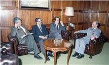 Visita da Comissão Parlamentar de Defesa, presidida pelo deputado Jaime Gama, ao chefe do Estado Maior General das Forças Armadas (CEMGFA), general Soares Carneiro.