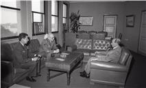 Visita de cumprimentos do comandante do Colégio de Defesa da NATO ao vice-chefe do Estado Maior General das Forças Armadas (CEMGFA), general Soares Carneiro.