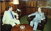 Visita de cortesia do embaixador da NATO ao chefe do Estado Maior General das Forças Armadas (CEMGFA), general Soares Carneiro.